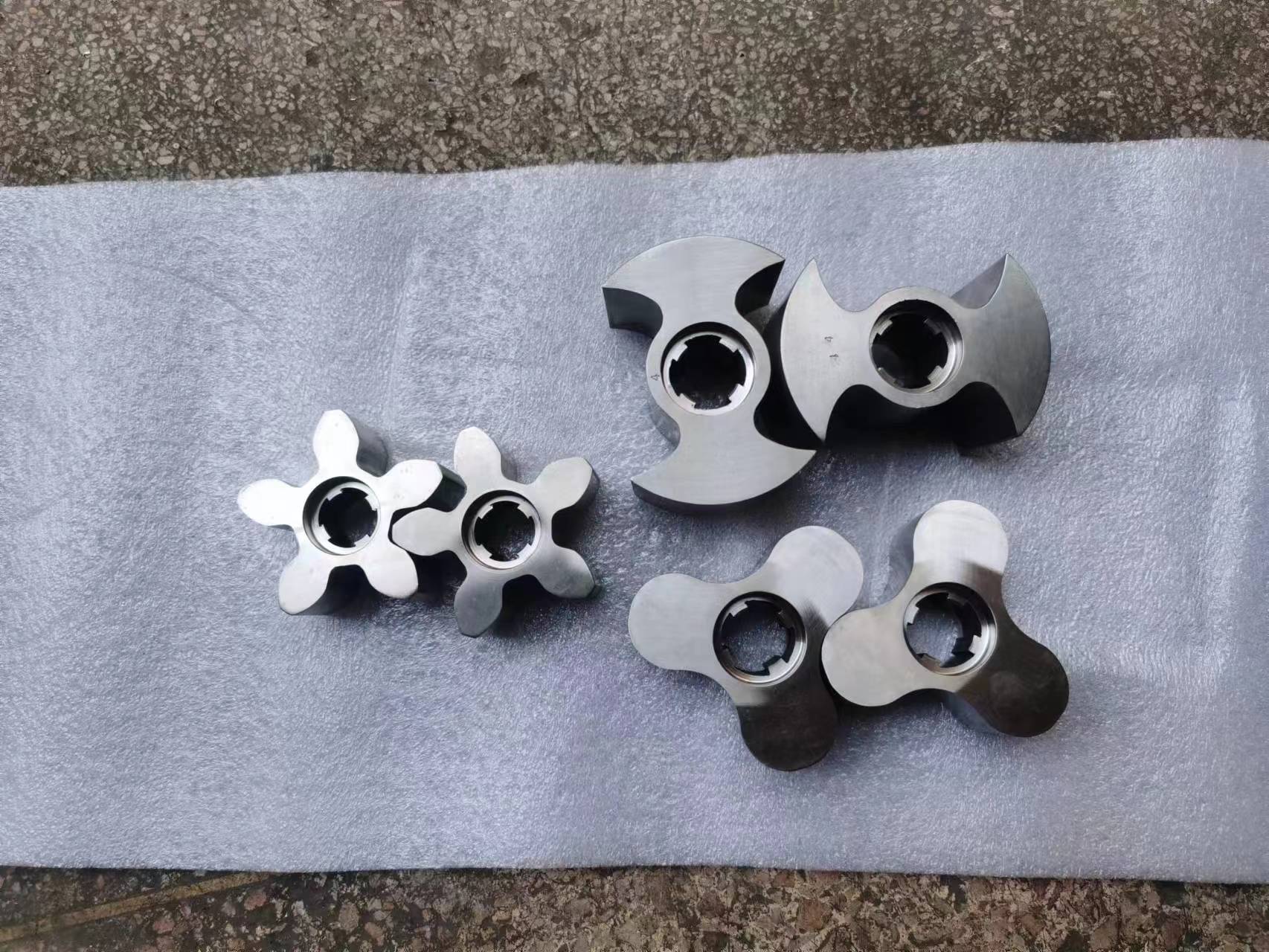 Different types of pump leaves 